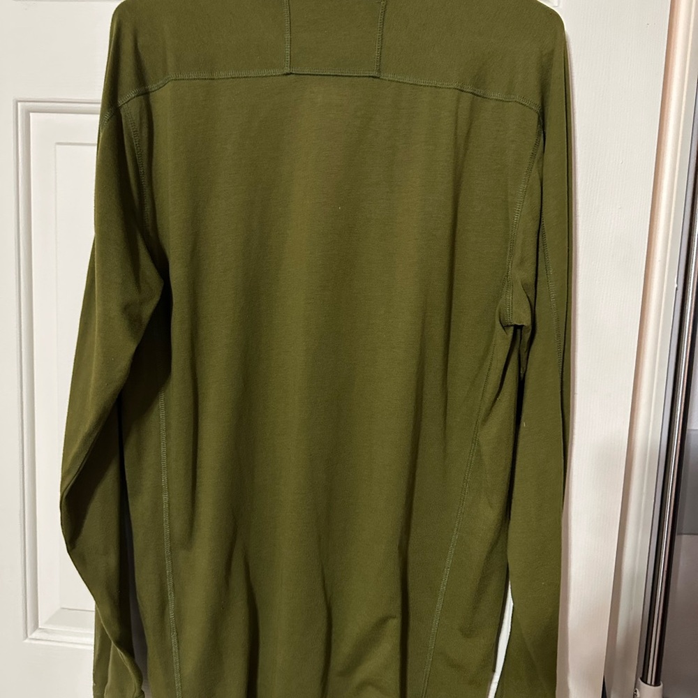 Cabelas base layer - Picture 3 of 3